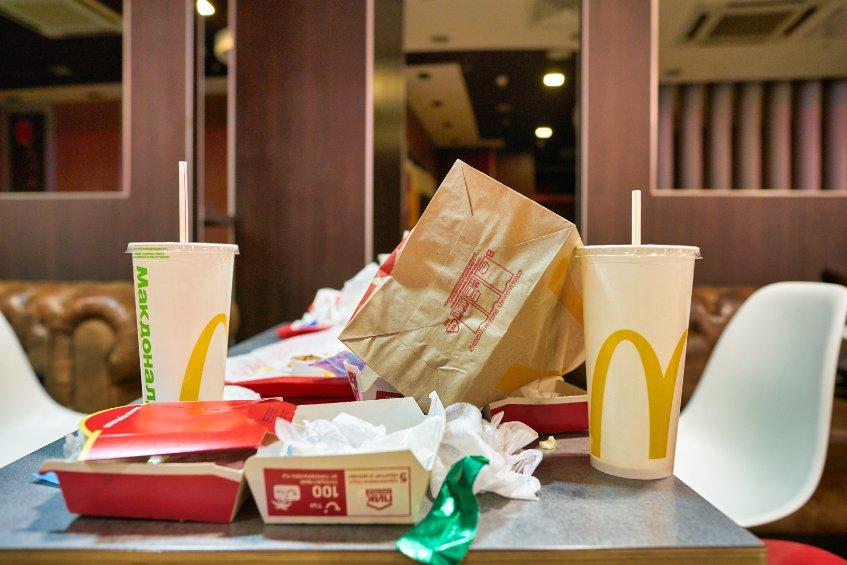 Man who refuses to clear McDonald's tray 'coz that's their job' a massive twat in all other aspects of life too